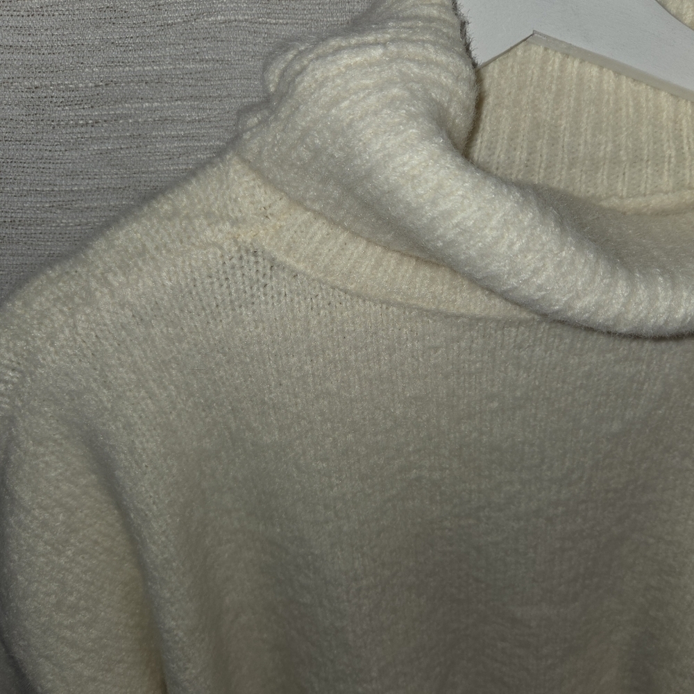 Cozy Cream Turtleneck Sweater - large NWT - Picture 2 of 6